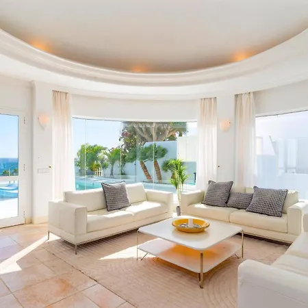 Ocean People By 别墅 *